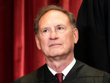 Chief Justice Roberts says he'll stay clear of Alito's Trump recusal refusal