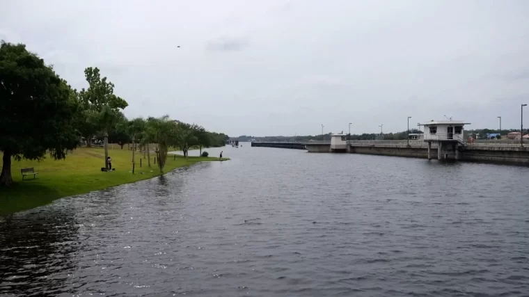 3 young men drown in Florida's Caloosahatchee River while trying to save someone else