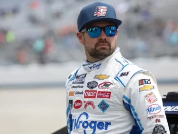 Ricky Stenhouse Jr. throws punch at Kyle Busch after incident in NASCAR All-Star Race